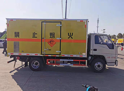 阳高爆破器材运输车工人安全操作规范与智能技术保障